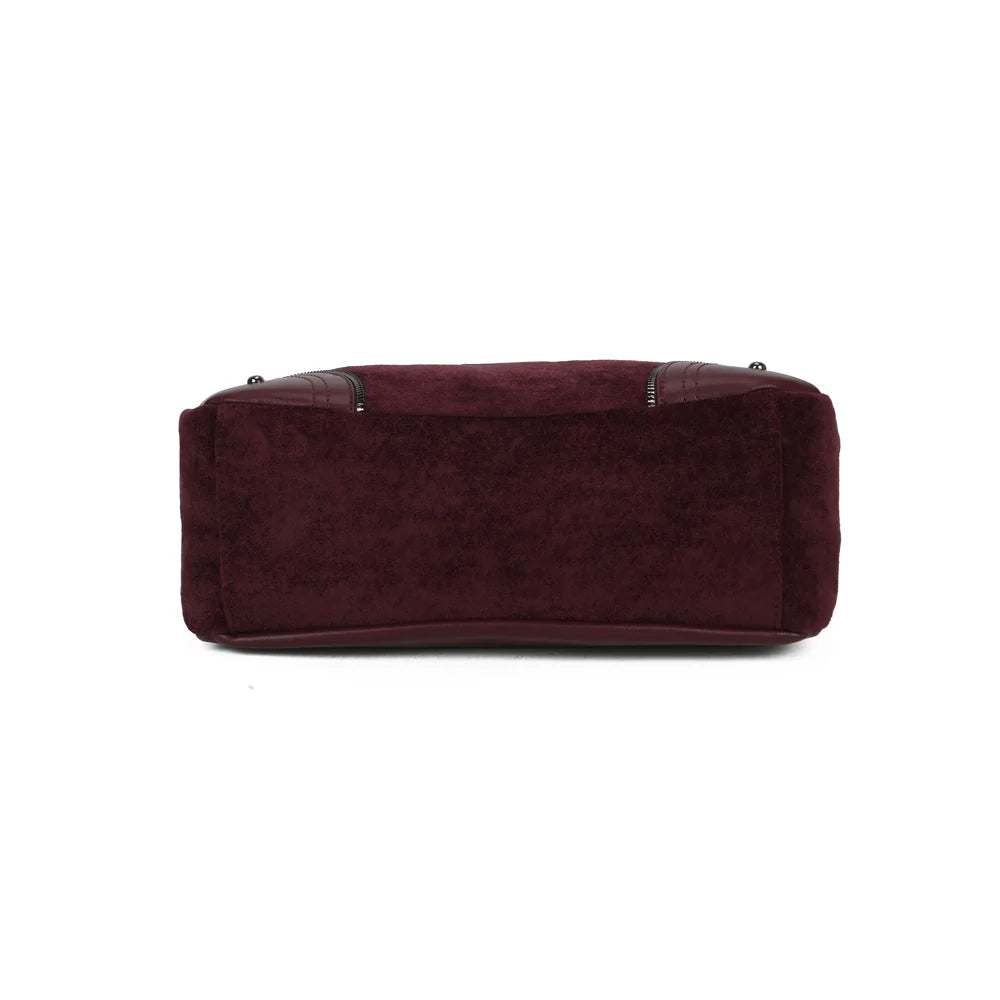 Dessous du Songe bordeaux, entouré des empiècements d’angle à l’aspect lisse et de leurs rivets – réf. Z-83095