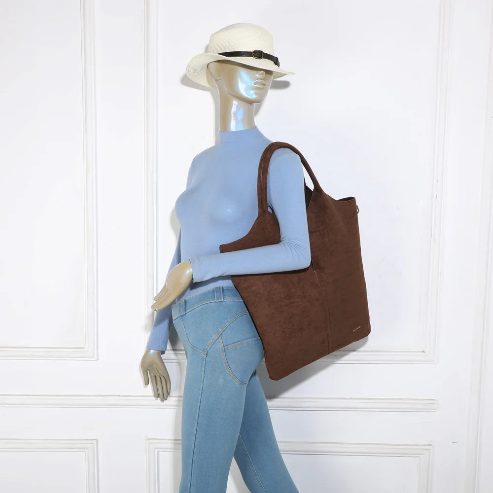 Sac cabas femme Le Vertical Élancé café porté à l’épaule, allure élancée et chic – réf. R-2017
