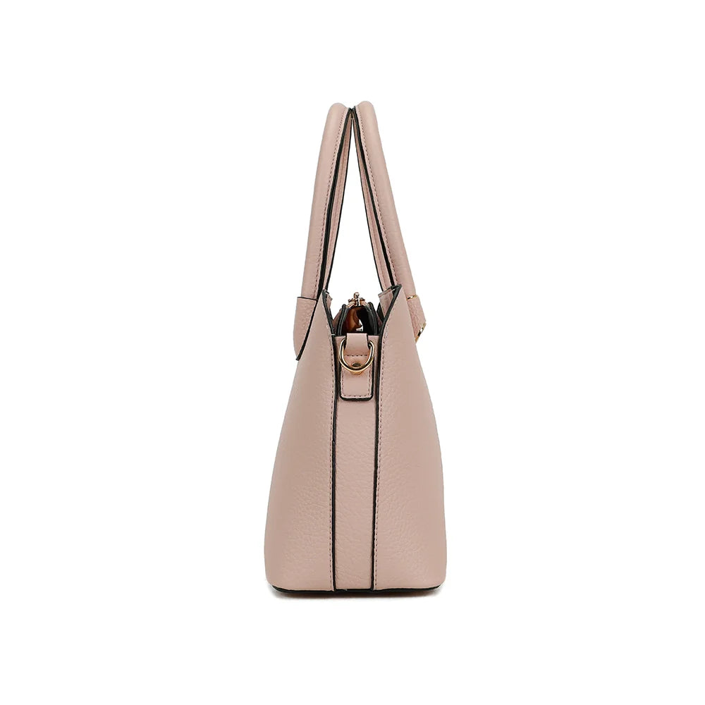 Profil du Linéa rose : 11 cm de profondeur et anneau doré pour accrocher la bandoulière – réf. KJ-62051