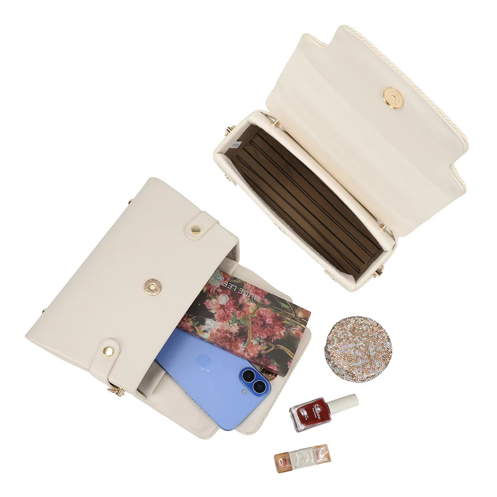 Intérieur du Lysia beige : compartiment principal sous le rabat pour téléphone et petits essentiels – réf. YL-26007