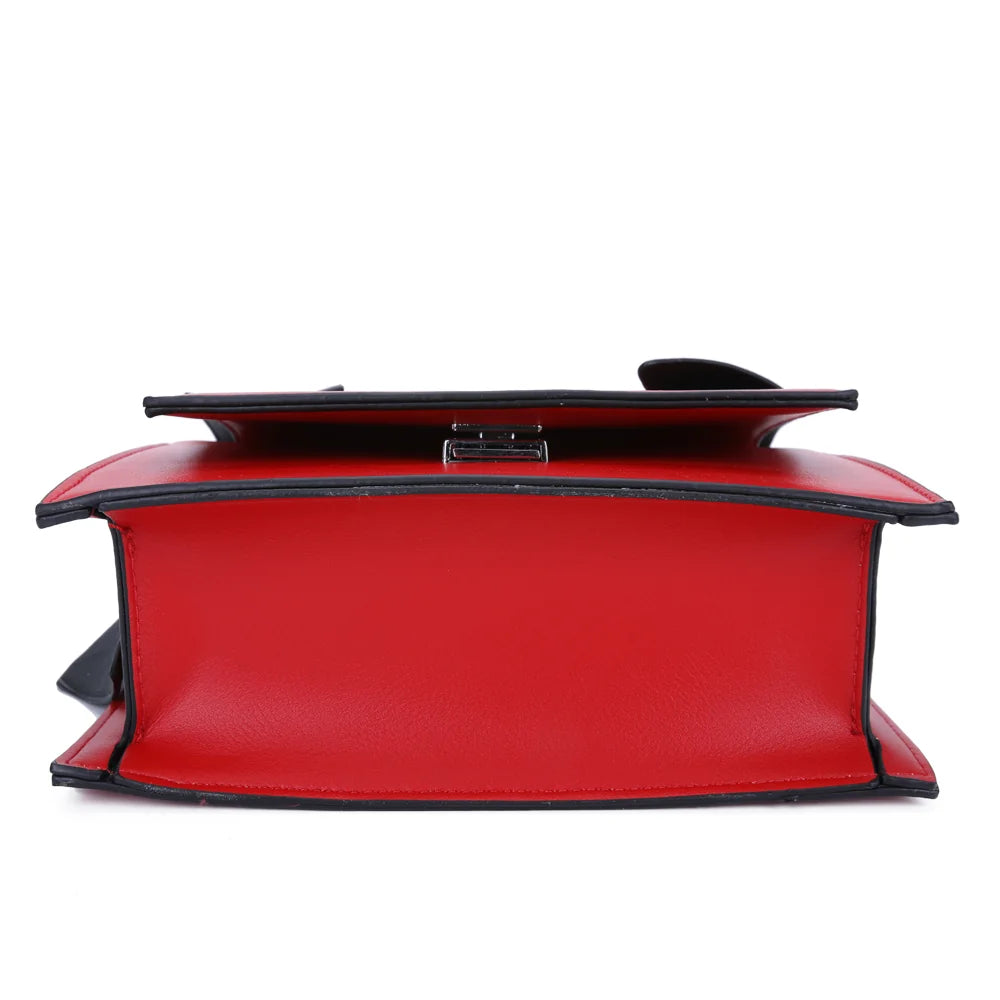 Dessous du Mignonne rouge : base du petit sac à main de 20 × 7 cm en synthétique lisse – réf. R-1551