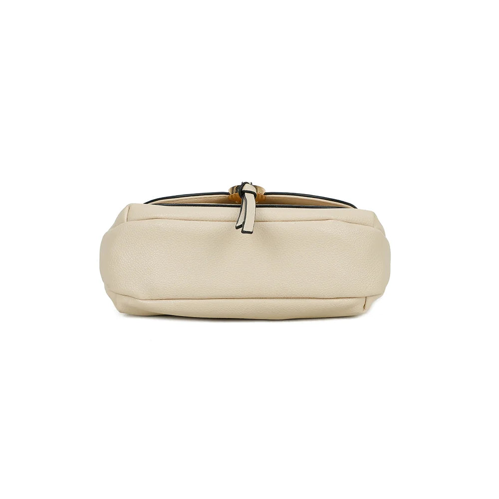 Dessous du sac Mira beige : base souple en simili cuir grainé, finitions soignées – réf. Z-83082