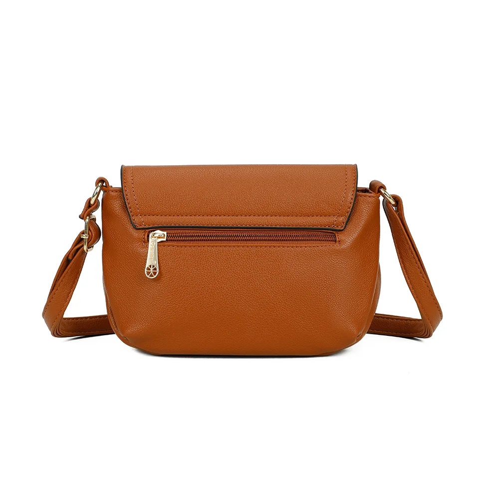 Dos du sac Mira camel : simili cuir grainé souple et attaches dorées de la bandoulière – réf. Z-83082