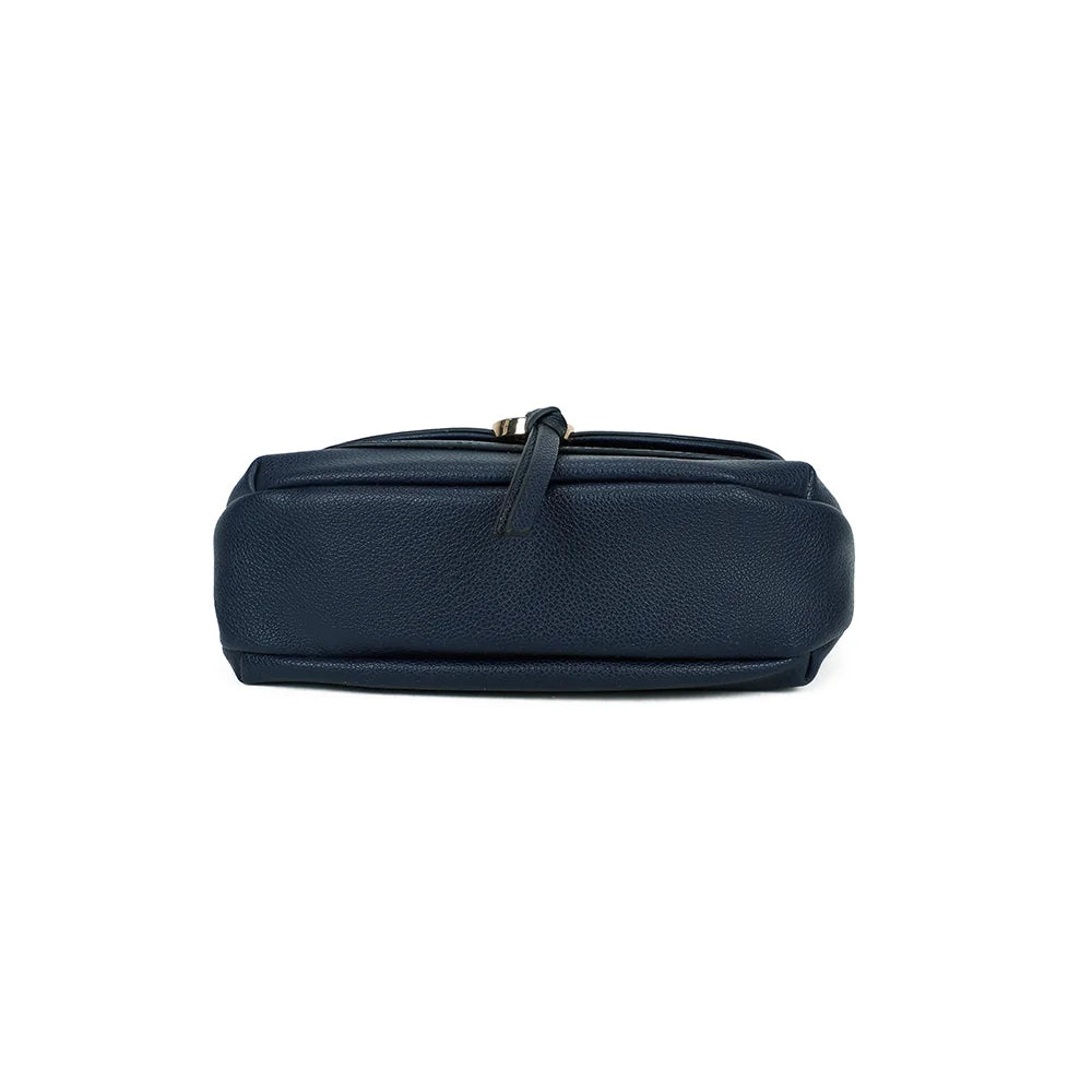 Dessous du sac Mira marine : base souple en simili cuir grainé, finitions soignées – réf. Z-83082