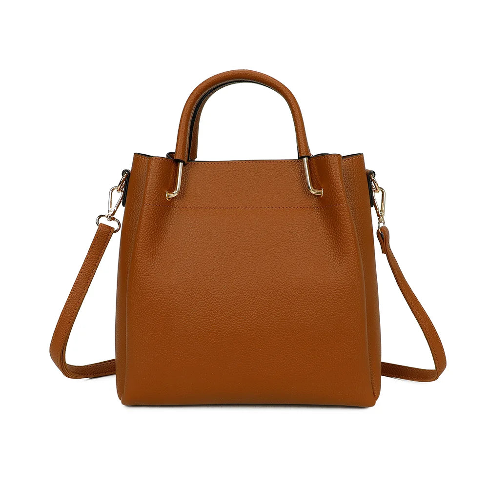 Dos du sac Nina camel : simili cuir grainé uni et lignes épurées, anses courtes aux attaches dorées – réf. DQ-8704