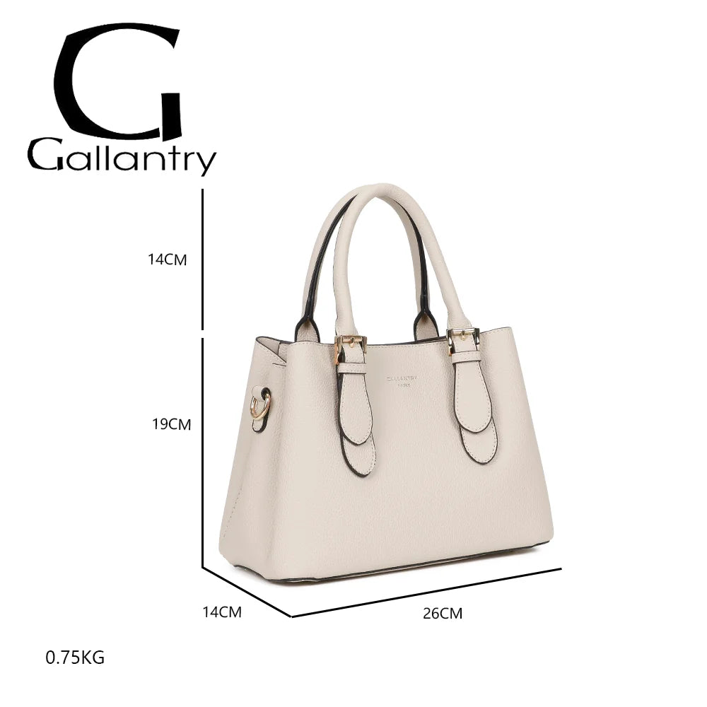 Dimensions du Nola beige : 26 × 14 × 19 cm, hauteur d’anses 14 cm, poids 0,75 kg – réf. R-1948