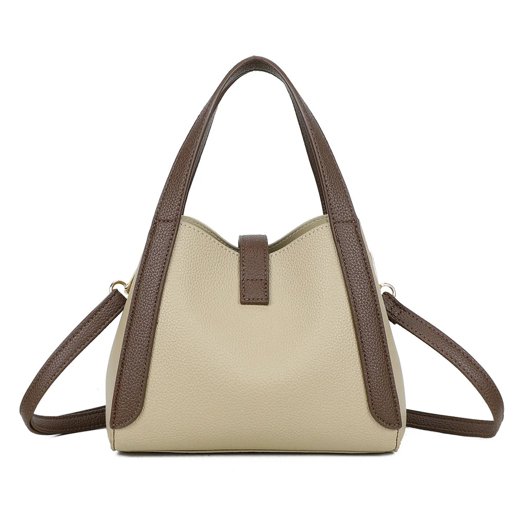 Dos du Nora taupe/coffee : simili cuir grainé et anses prolongées en bandes jusqu’à la base du sac – réf. DQ-8718