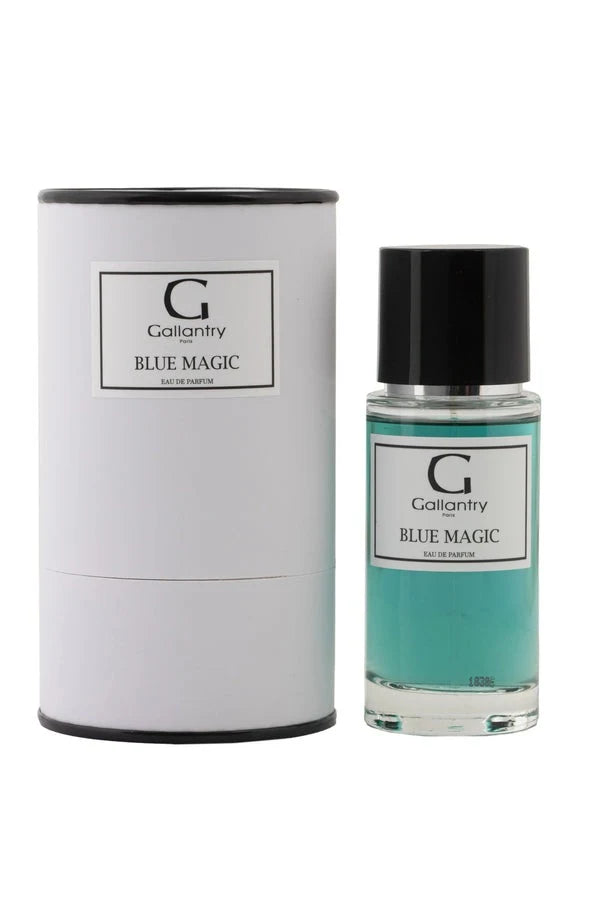 Eau de parfum Blue Magic de Gallantry Paris, flacon de 50 ml posé à côté de sa boîte