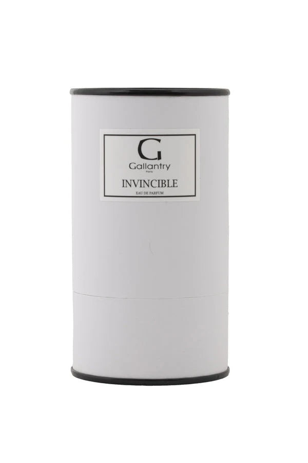 Eau de parfum Invincible de Gallantry Paris, flacon 50 ml à bouchon noir posé à côté de sa boîte