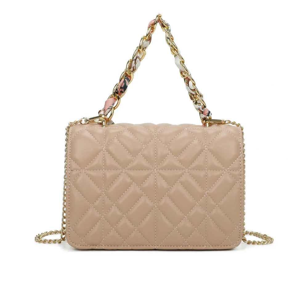 Dos du Quilted Éclat rose : surface matelassée et fine chaîne dorée pour la bandoulière – réf. C-0146