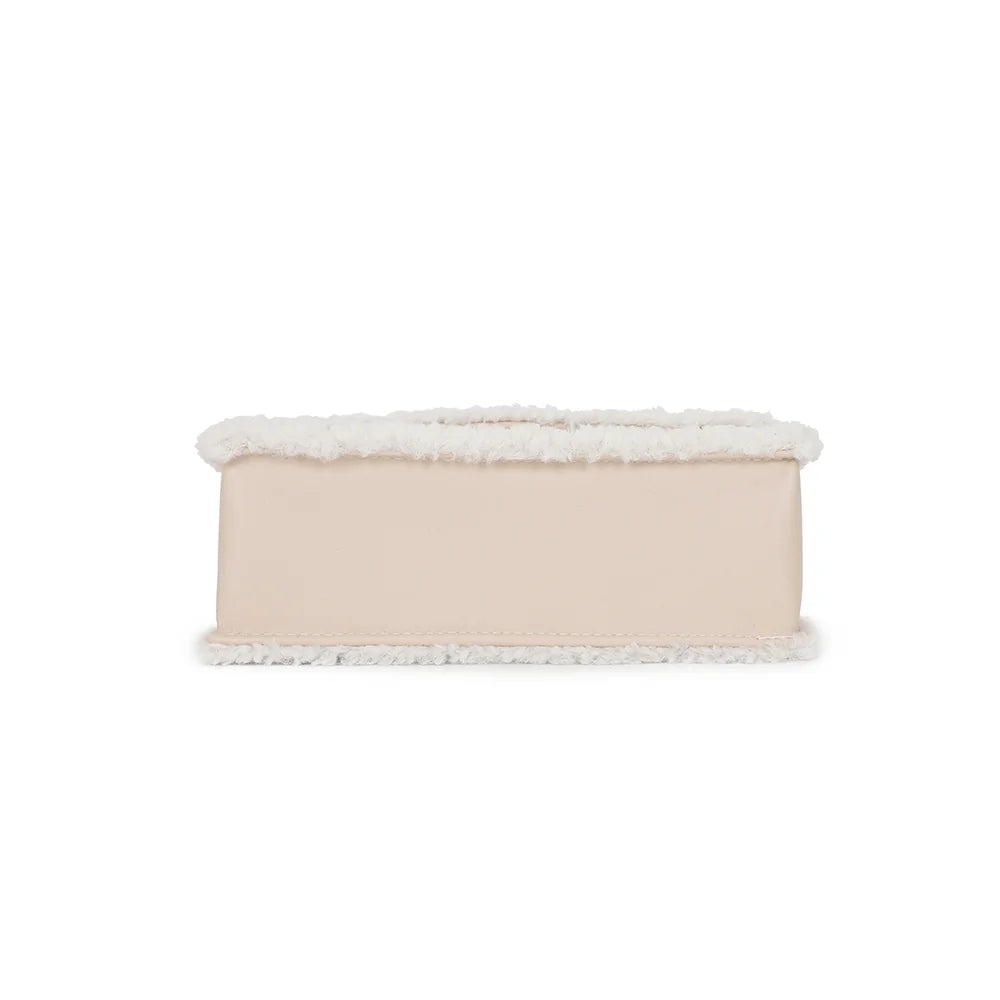 Dessous du Rosino-Fluffy or, un format compact de 22 × 8 cm facile à glisser partout – réf. C-0167-4