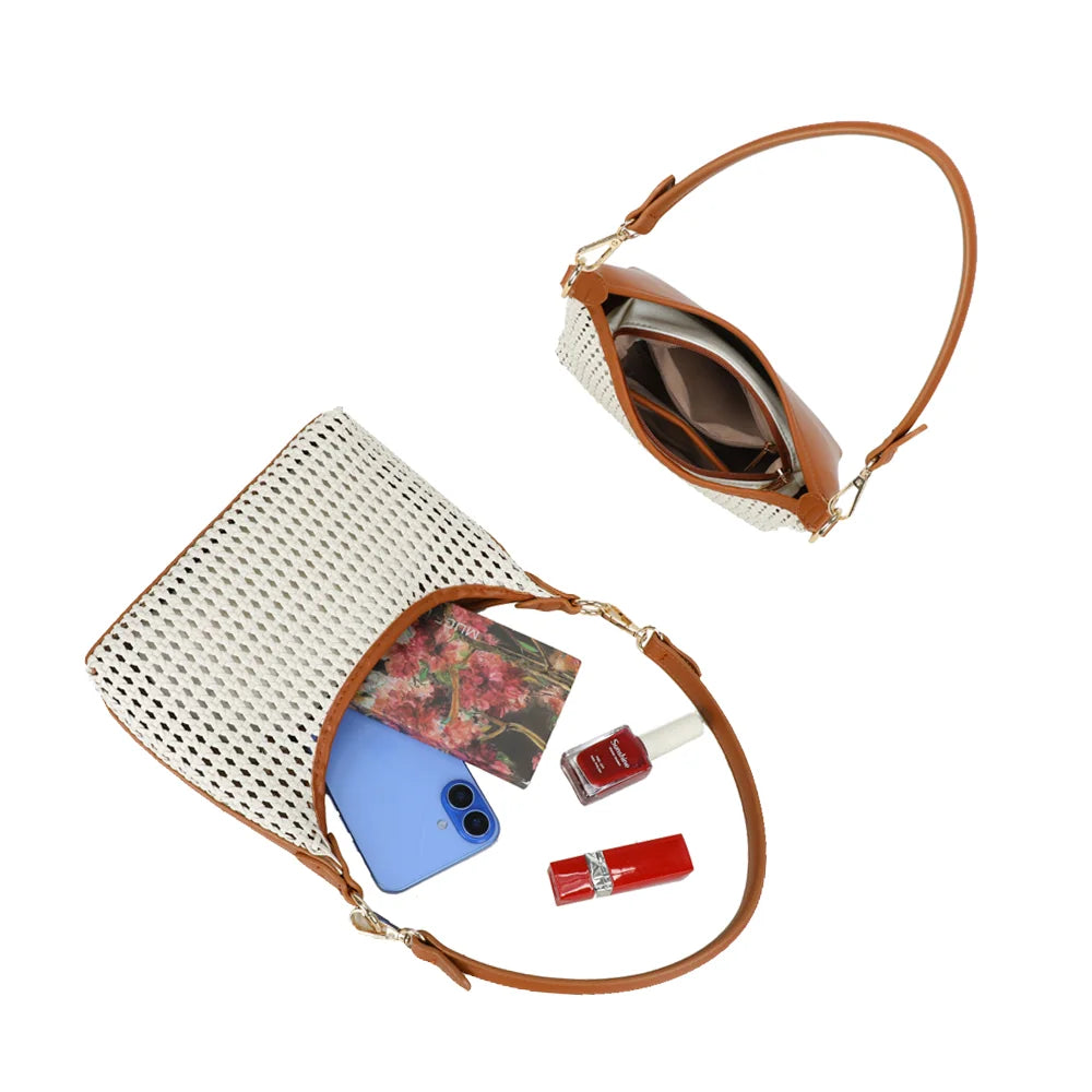 Intérieur du Sira Riviera marron : téléphone, carnet, vernis et rouge à lèvres y trouvent leur place – réf. A-9153