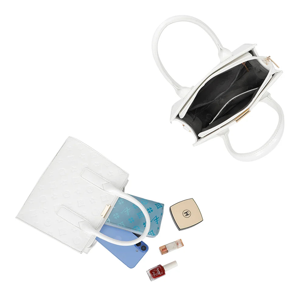 Intérieur doublé du Stella blanc avec poches et fermeture zippée pour ranger téléphone et pochette – réf. R-1627-2