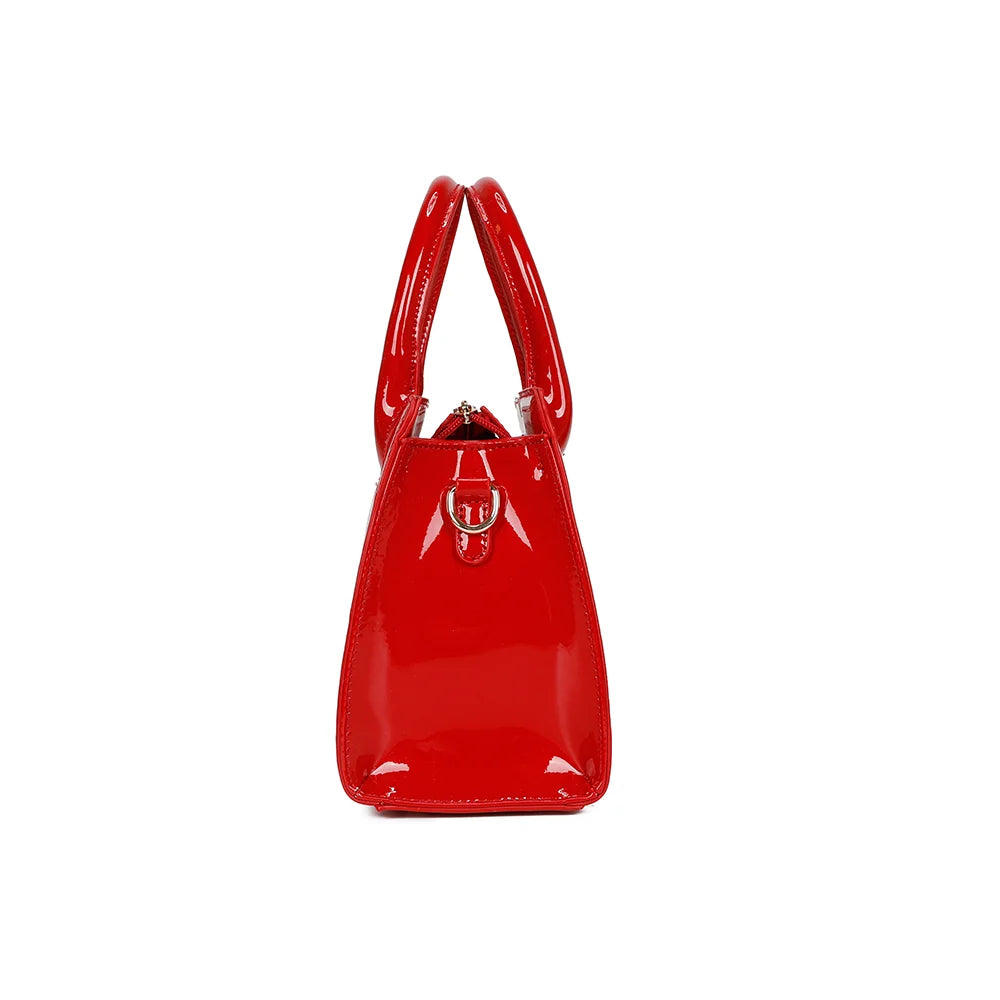 Profil du Stella rouge : soufflet de 11 cm et anneau doré pour accrocher la bandoulière amovible – réf. R-1627-2