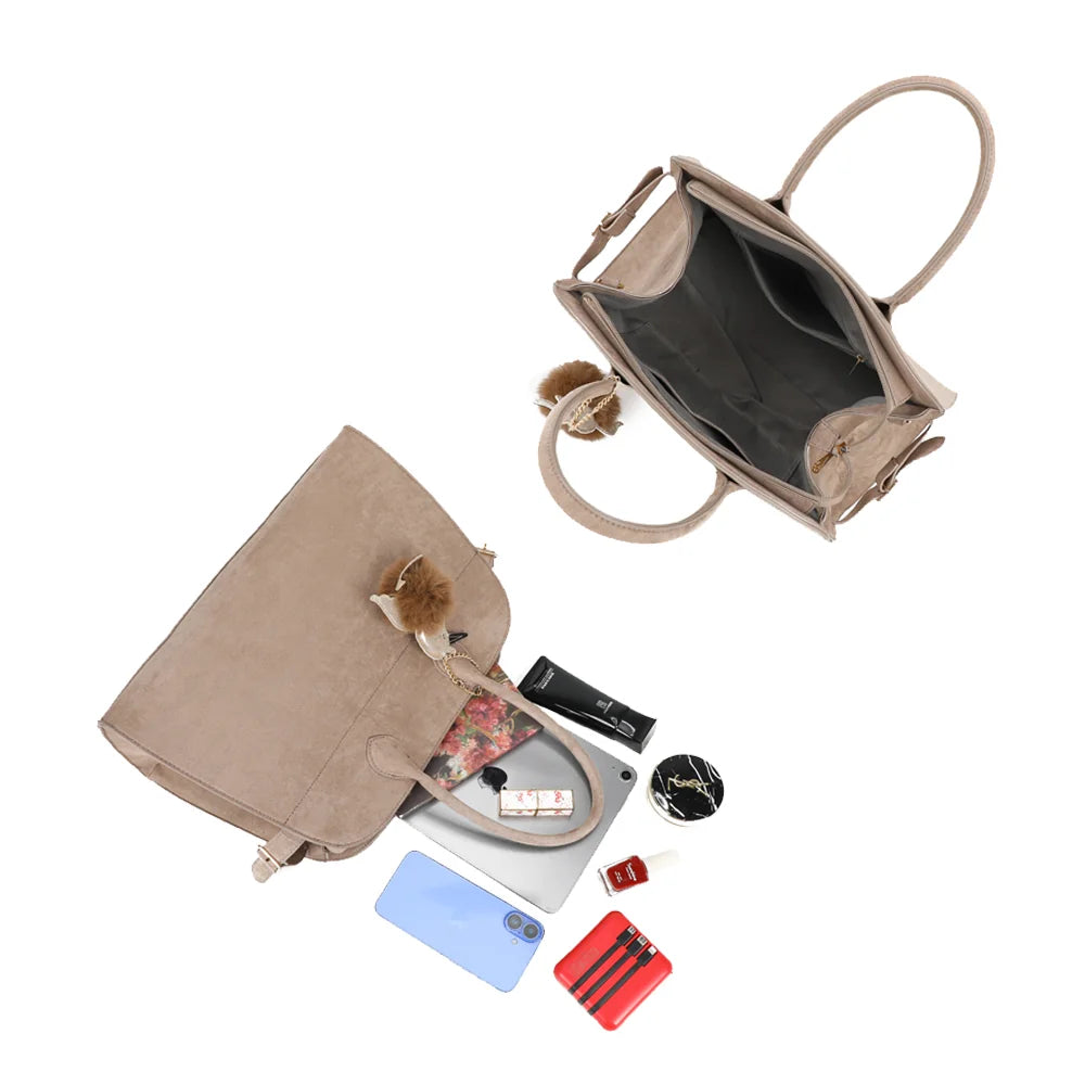 Intérieur du Vera Velours taupe foncé : grand compartiment zippé avec doublure synthétique grise – réf. R-9444-2