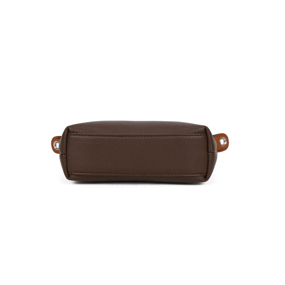 Dessous de La Minette café : fond en simili cuir grainé assorti au reste du petit sac – réf. A-9112