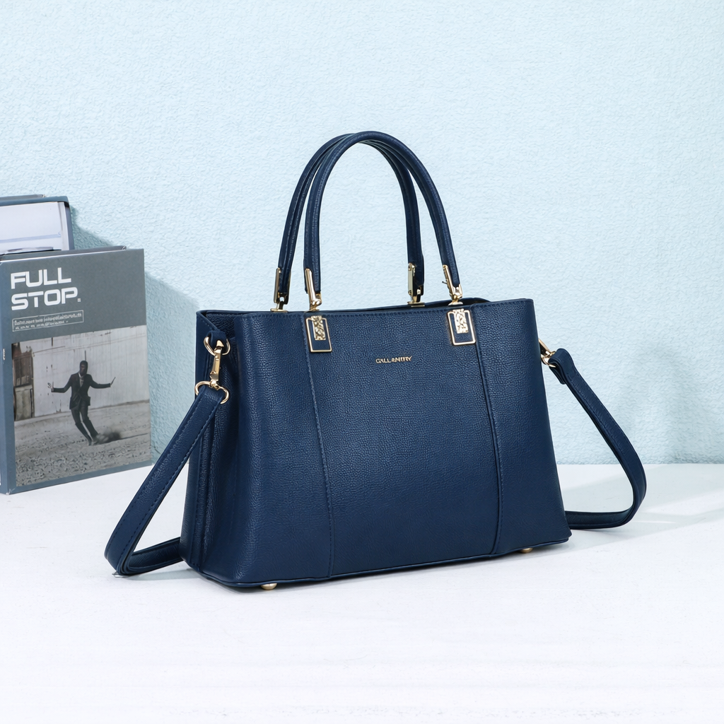 Sac à main Abyss bleu foncé posé dans un décor élégant – visuel d’ambiance créé avec l’IA – Gallantry Paris