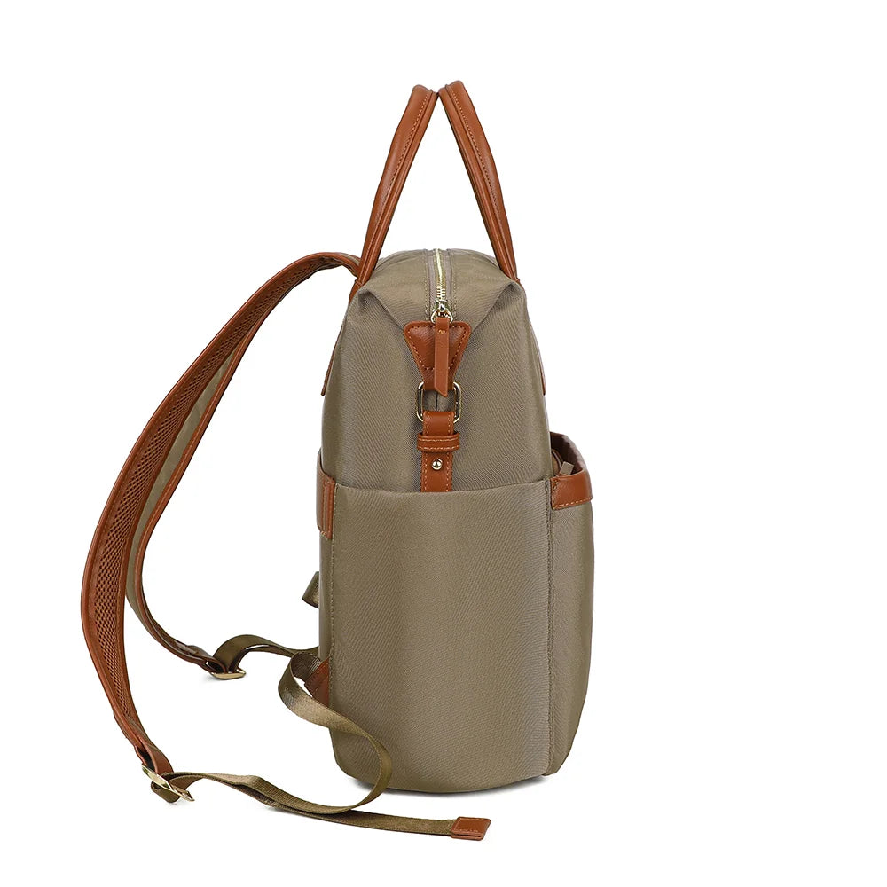 Profil du sac Adria taupe : poche latérale ouverte et attache métallique de bretelle – réf. A-9135