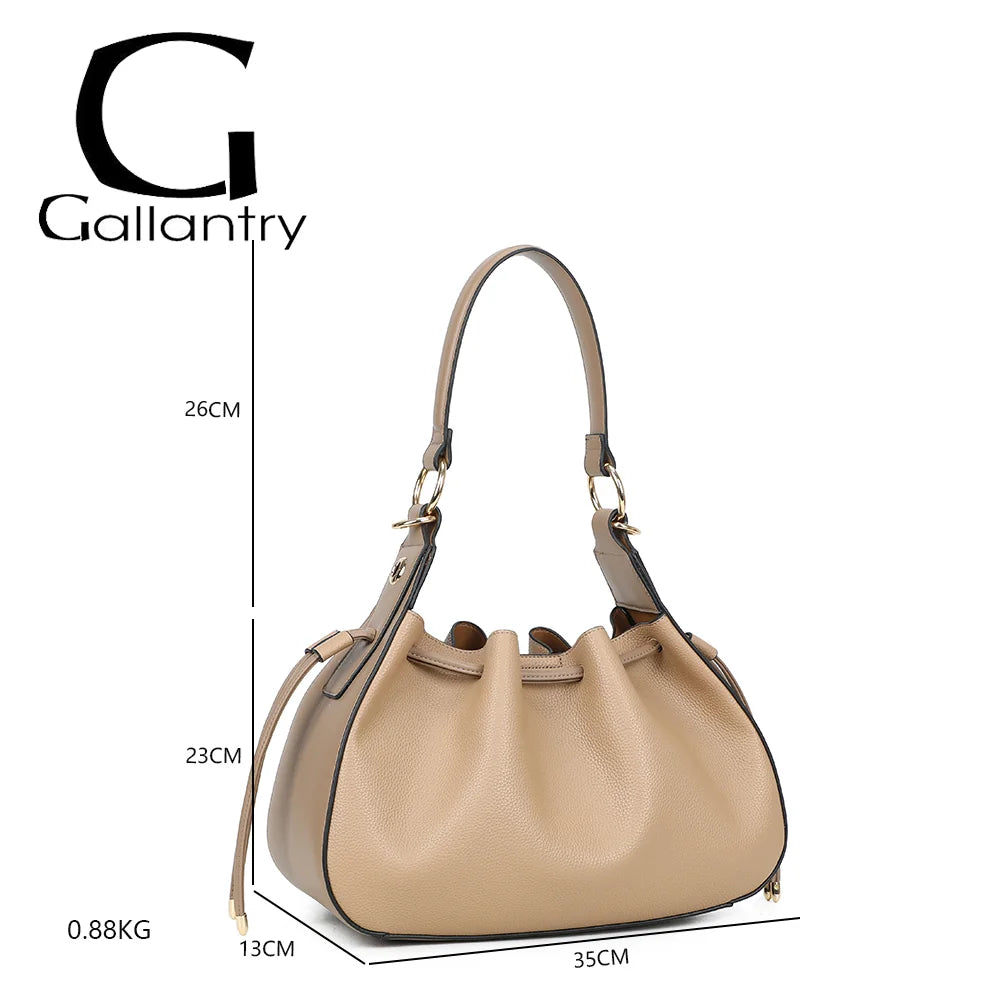 Dimensions de l’Alma Trousse taupe foncé : 35 × 13 × 23 cm, hauteur d’anse 26 cm, poids 0,88 kg – réf. DQ-8717