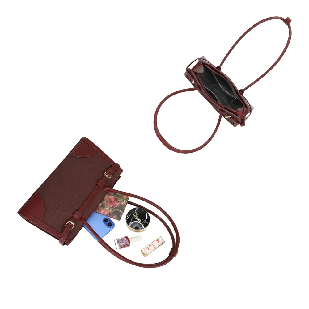 Intérieur du sac Amarante bordeaux : compartiment doublé, poche zippée, place pour téléphone et maquillage
