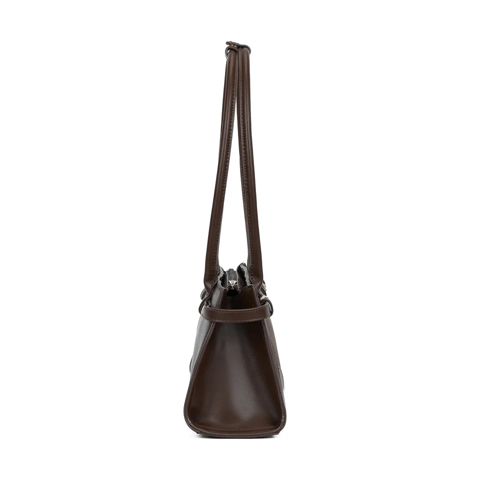Profil du sac Amarante marron : soufflet latéral lisse et 10 cm de profondeur pour l’essentiel