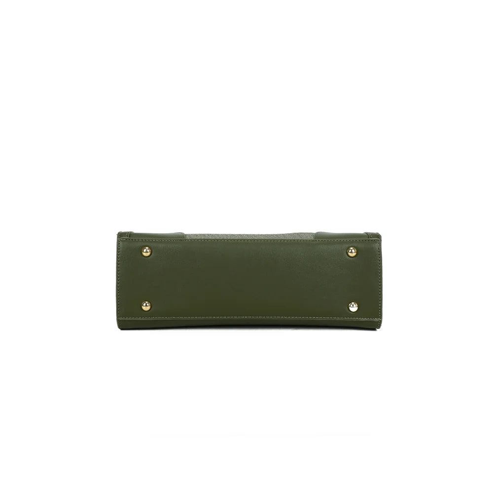 Dessous du sac Amarante vert, base rectangulaire posée sur de petits pieds métalliques dorés