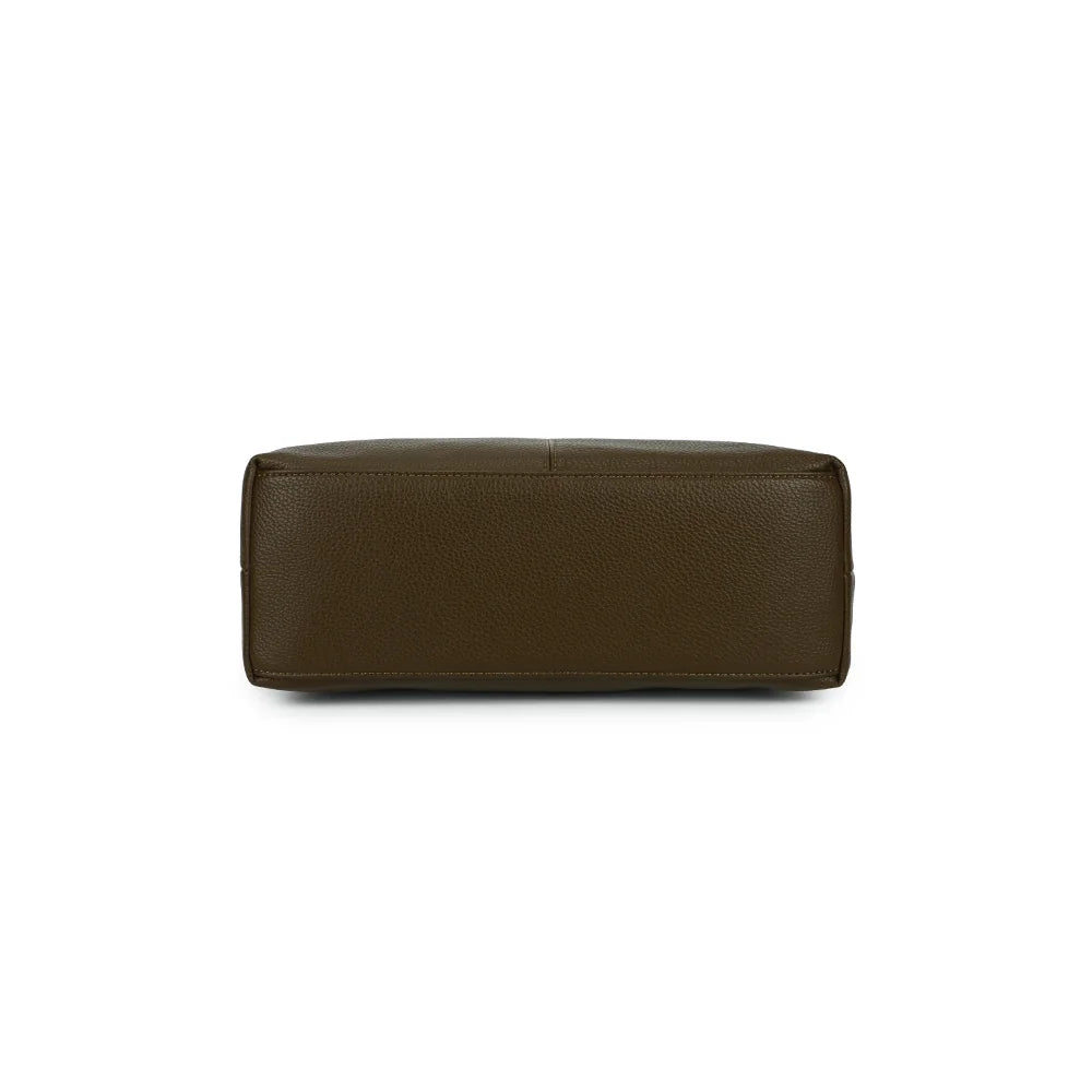 Dessous du sac Amélie vert foncé en simili cuir grainé, un format de 33 × 12 × 25 cm pour l’essentiel – réf. JC-53005
