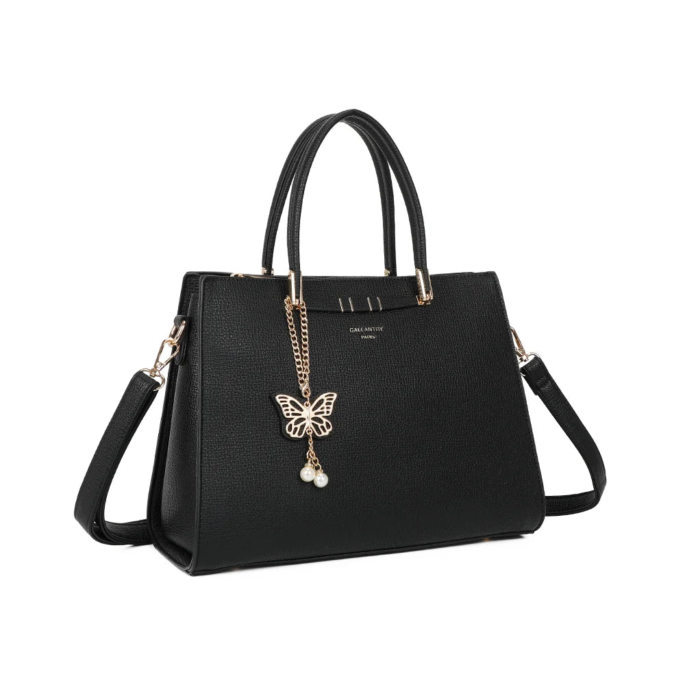 L’Ariane noir de trois quarts : silhouette structurée, pendentif papillon doré et bandoulière amovible – réf. R-1973