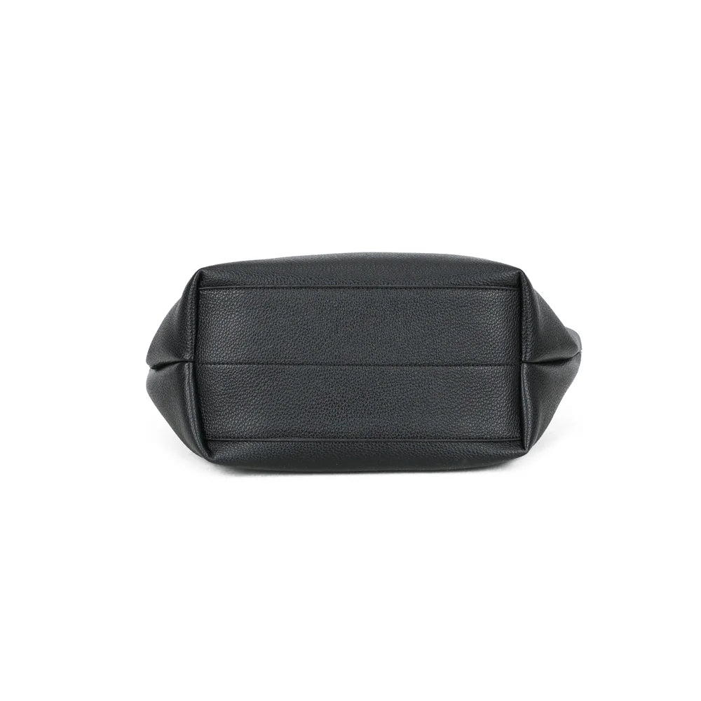 Vue du dessous de l’Aura Soft noir, pour découvrir la base du sac en simili cuir grainé – réf. R-2033