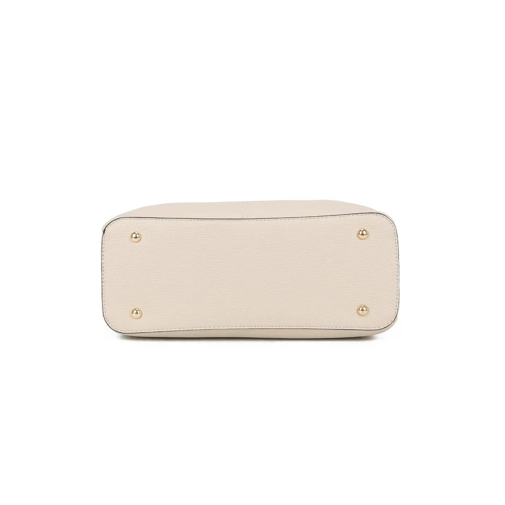 Vue du dessous du sac Aurélia beige, une base de 33 × 13 cm pour une silhouette bien structurée – réf. DQ-8711