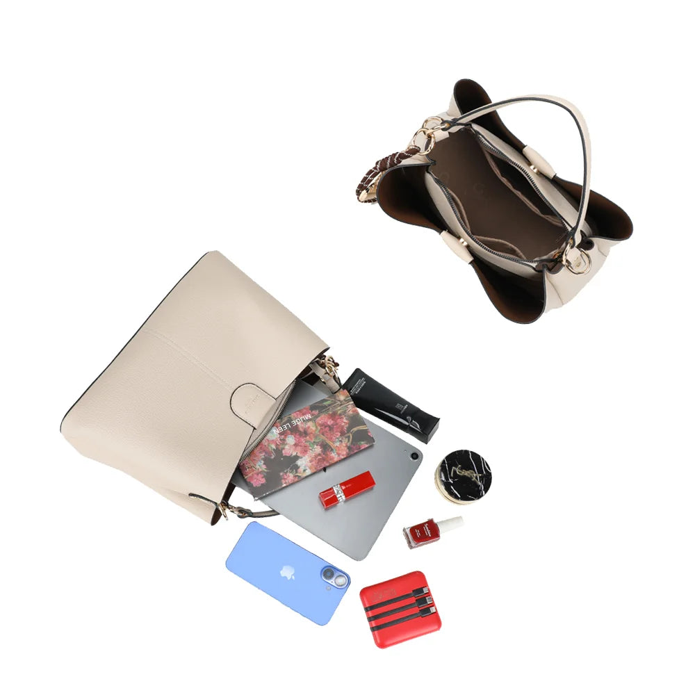 Intérieur du sac Aurélia beige : trois compartiments, un central zippé et deux à bouton magnétique – réf. DQ-8711