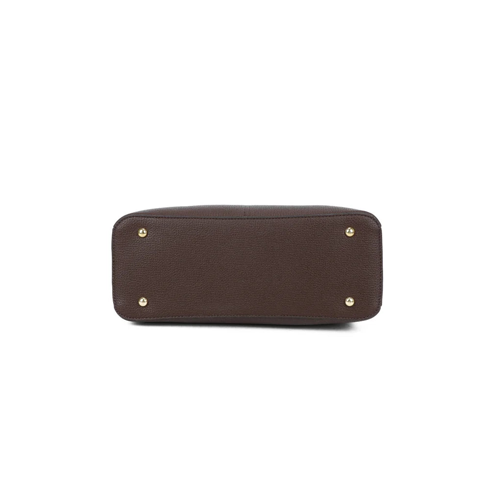 Vue du dessous du sac Aurélia café, une base de 33 × 13 cm pour une silhouette bien structurée – réf. DQ-8711