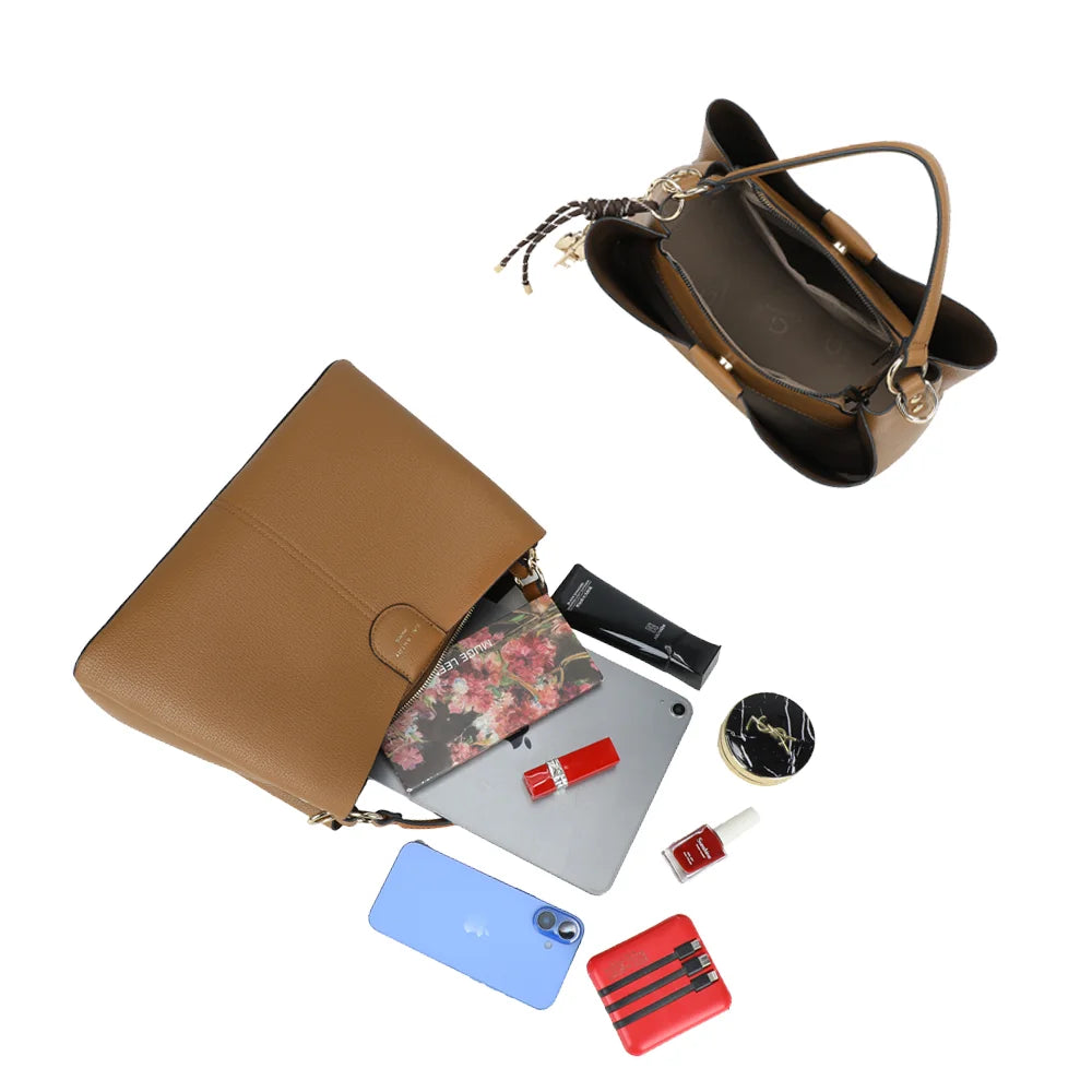 Intérieur du sac Aurélia marron : trois compartiments, un central zippé et deux à bouton magnétique – réf. DQ-8711