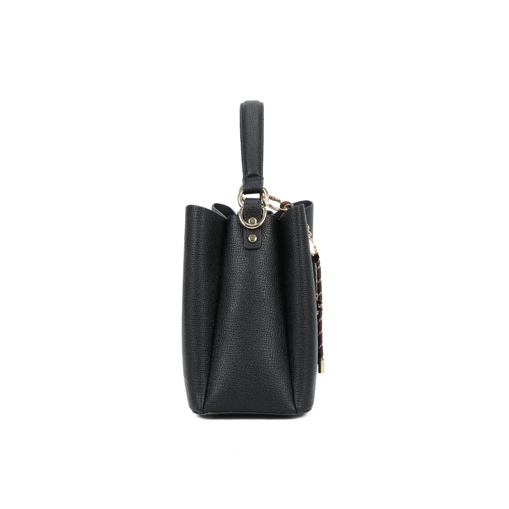 Profil du sac Aurélia noir : 13 cm de profondeur et anneaux dorés pour fixer la bandoulière – réf. DQ-8711