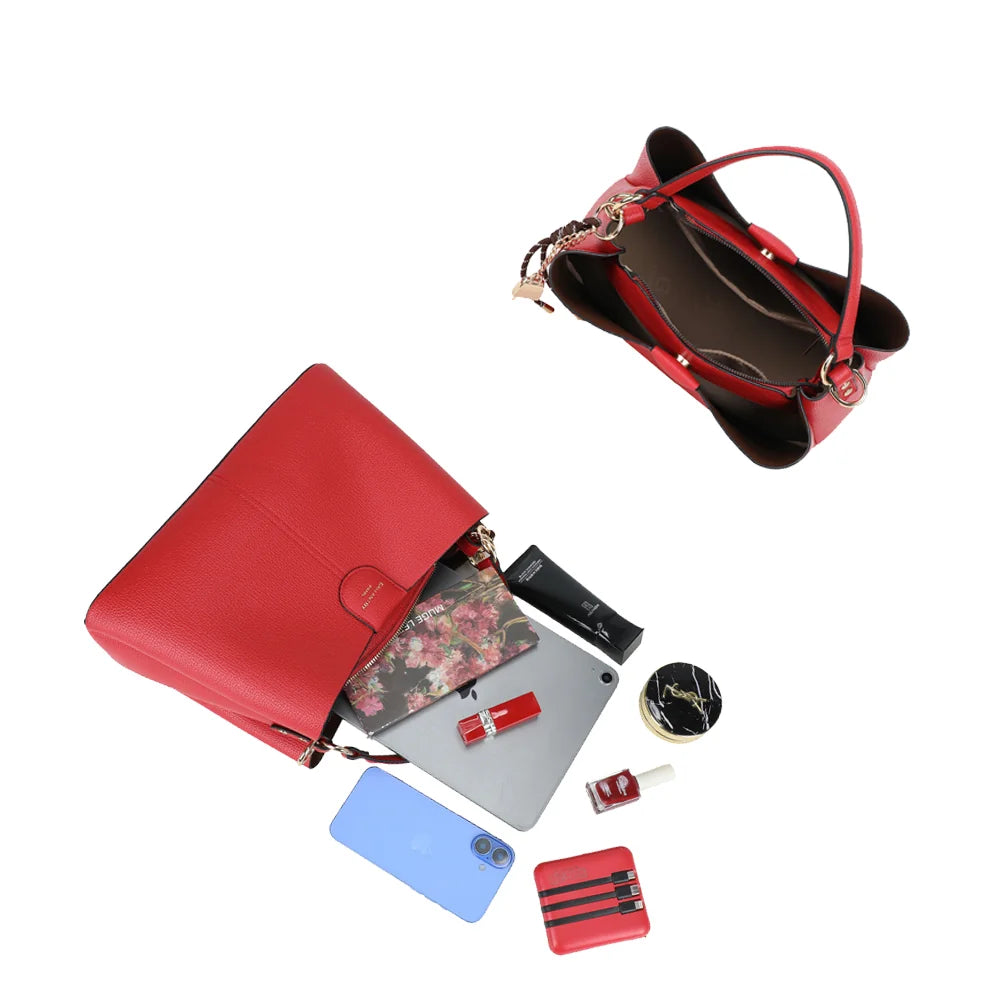 Intérieur du sac Aurélia rouge : trois compartiments, un central zippé et deux à bouton magnétique – réf. DQ-8711