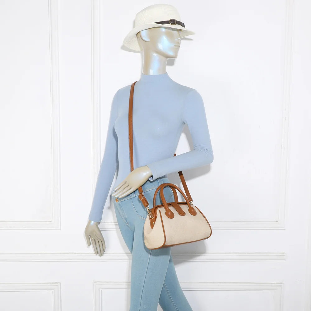 Sac à main femme Aurore taupe/marron porté, à la main ou en bandoulière grâce à la sangle amovible – réf. A-9145