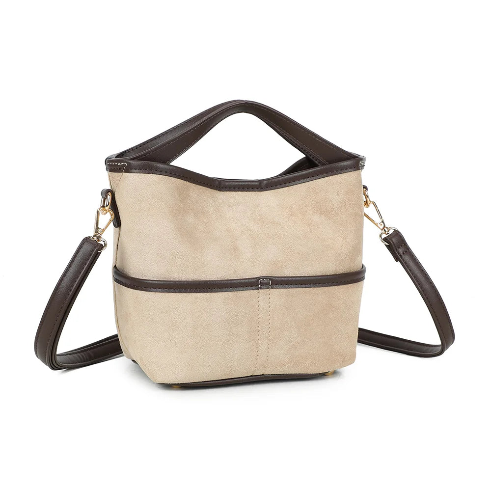 L’Ava Duo taupe/coffee de trois quarts : silhouette structurée et anse courte en finition lisse contrastée – réf. R-2026