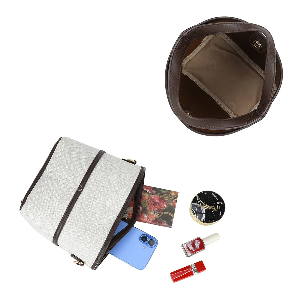 Intérieur du Ava Épure beige/coffee : place pour un smartphone, un carnet et un rouge à lèvres – réf. R-2026-1