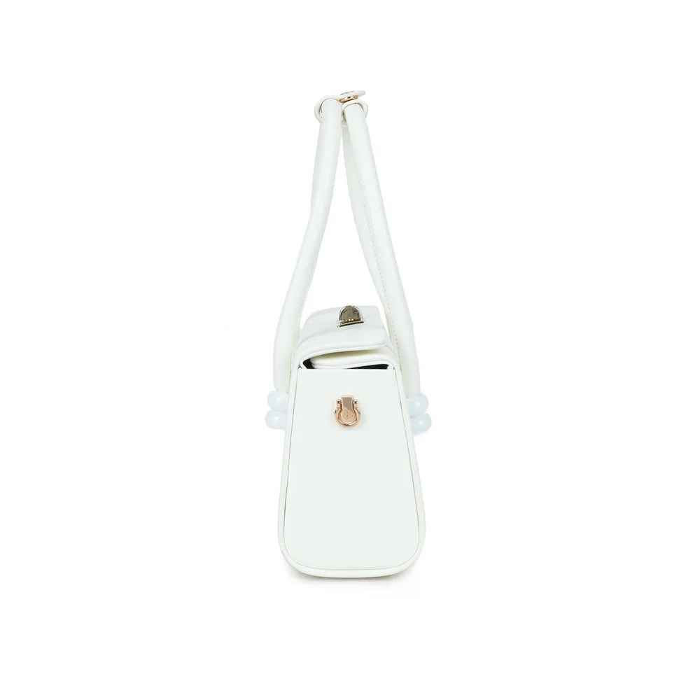 Profil du sac Azura blanc : anneau doré latéral pour accrocher la bandoulière amovible – réf. YL-26016-1