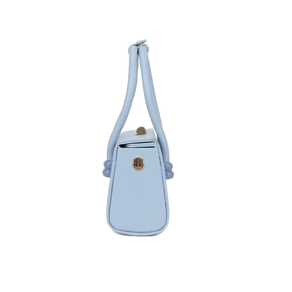 Profil du sac Azura bleu clair : anneau doré latéral pour accrocher la bandoulière amovible – réf. YL-26016-1