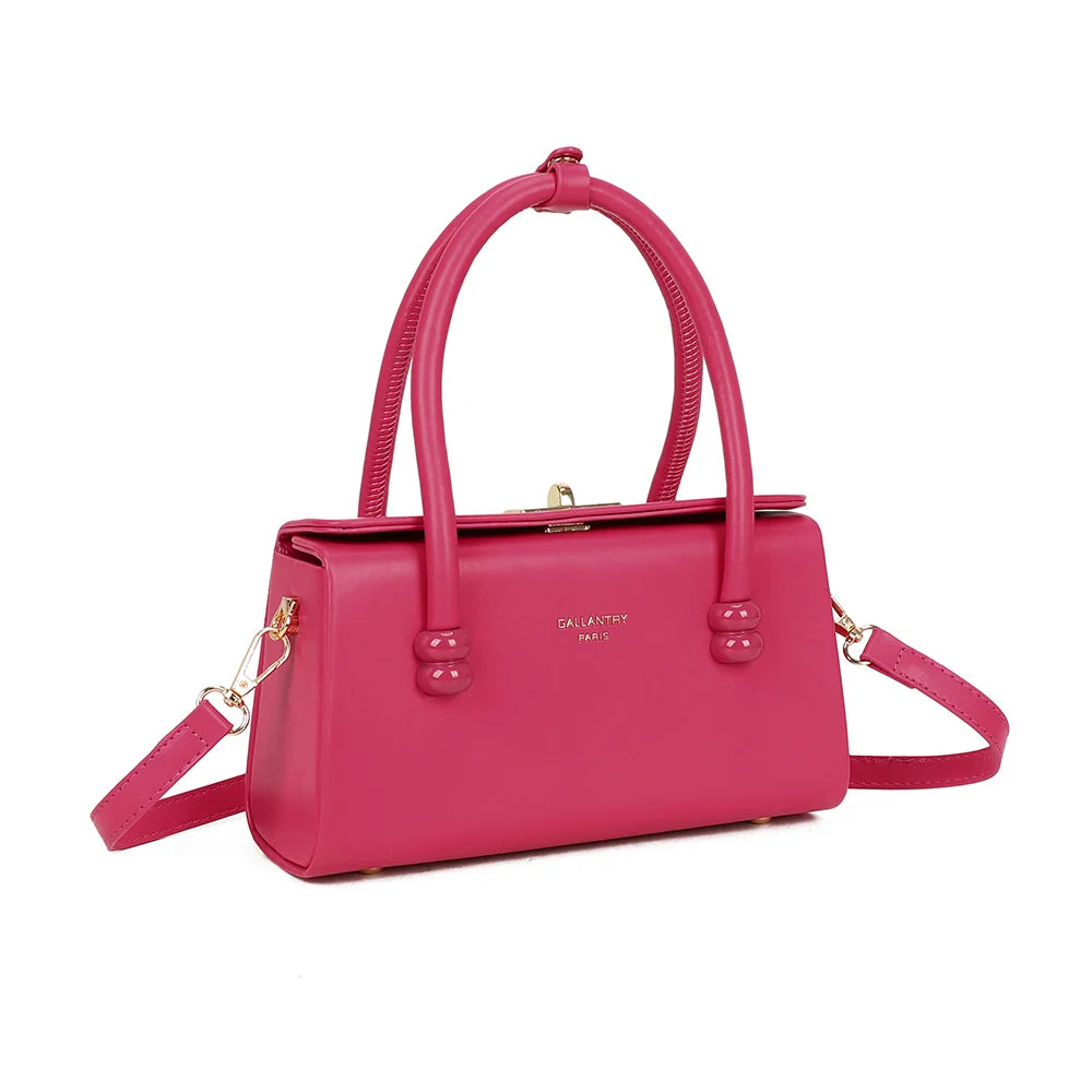 Azura fuschia de trois quarts : volume structuré, fermoir doré et perles décoratives aux poignées – réf. YL-26016-1
