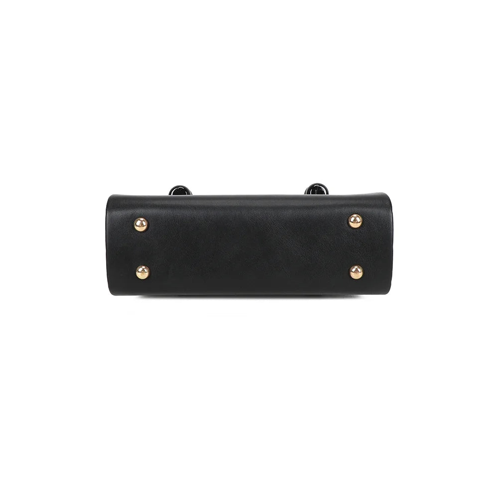 Dessous du sac Azura noir, posé sur de petits pieds métalliques dorés – réf. YL-26016-1