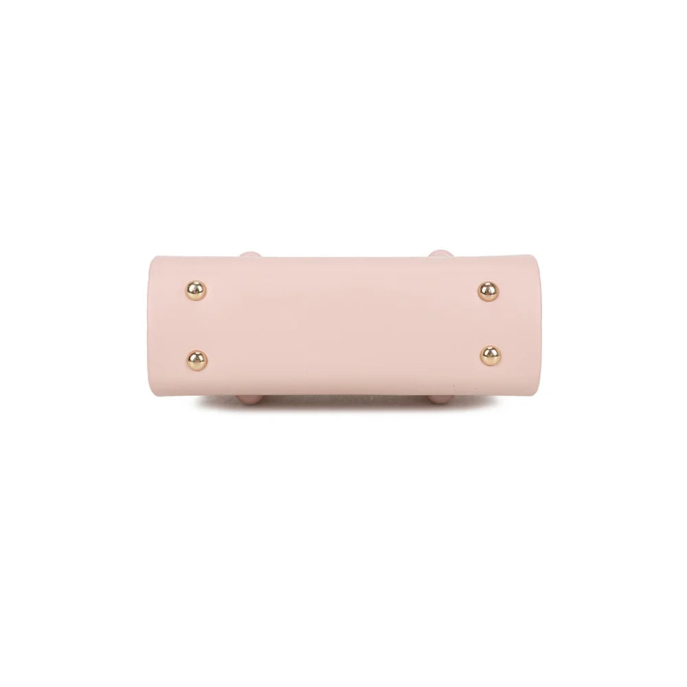 Dessous du sac Azura rose, posé sur de petits pieds métalliques dorés – réf. YL-26016-1