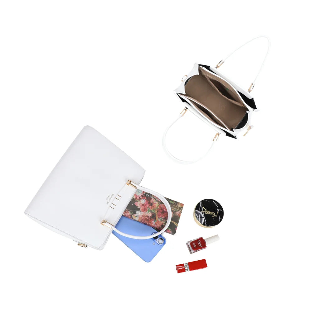Intérieur du sac Azure blanc organisé en compartiments pour téléphone, portefeuille et maquillage – réf. R-1973-S