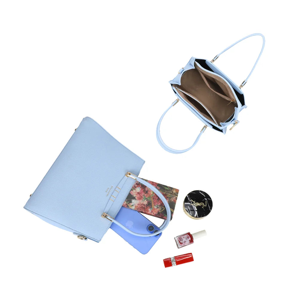 Intérieur du sac Azure bleu clair organisé en compartiments pour téléphone, portefeuille et maquillage – réf. R-1973-S