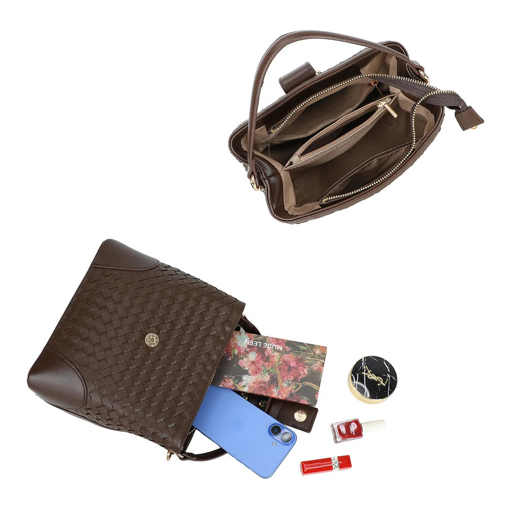 Intérieur du Bellevue café : fermeture zippée, poche zippée centrale et poches pour les essentiels – réf. DG-5807