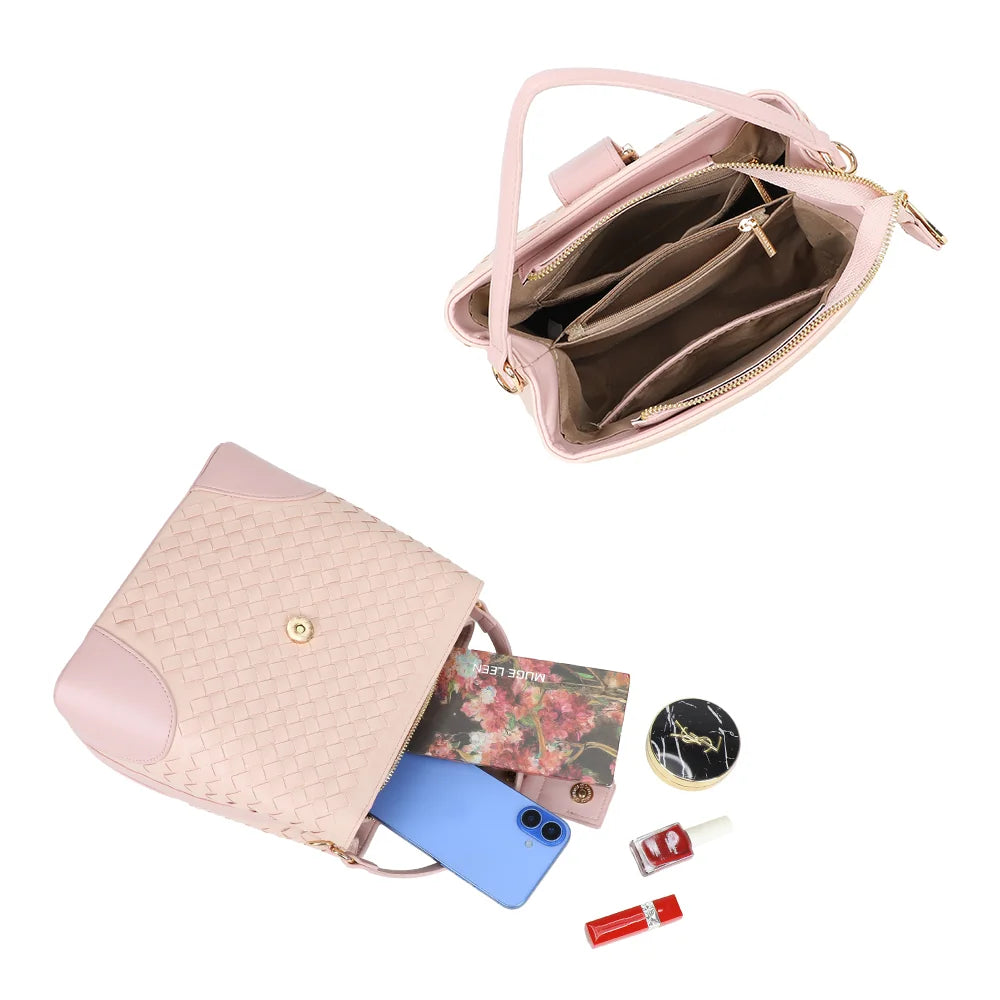 Intérieur du Bellevue rose : fermeture zippée, poche zippée centrale et poches pour les essentiels – réf. DG-5807