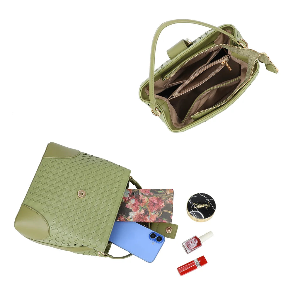Intérieur du Bellevue vert : fermeture zippée, poche zippée centrale et poches pour les essentiels – réf. DG-5807