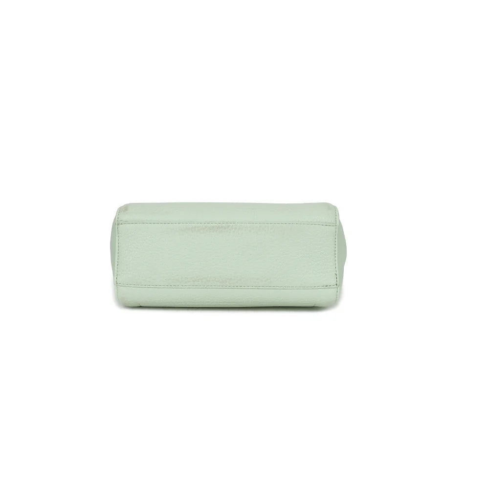 Dessous du Belleza vert clair : fond plat qui permet au sac de tenir debout, posé sur une table – réf. Z-83077
