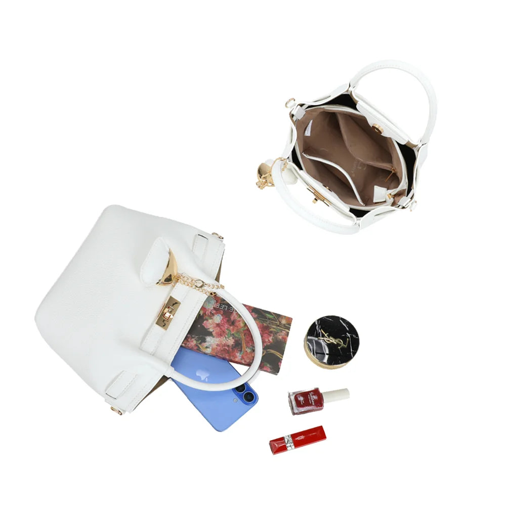 Intérieur du Blossom blanc : de la place pour téléphone, portefeuille et petites trousses de maquillage – réf. A-9149